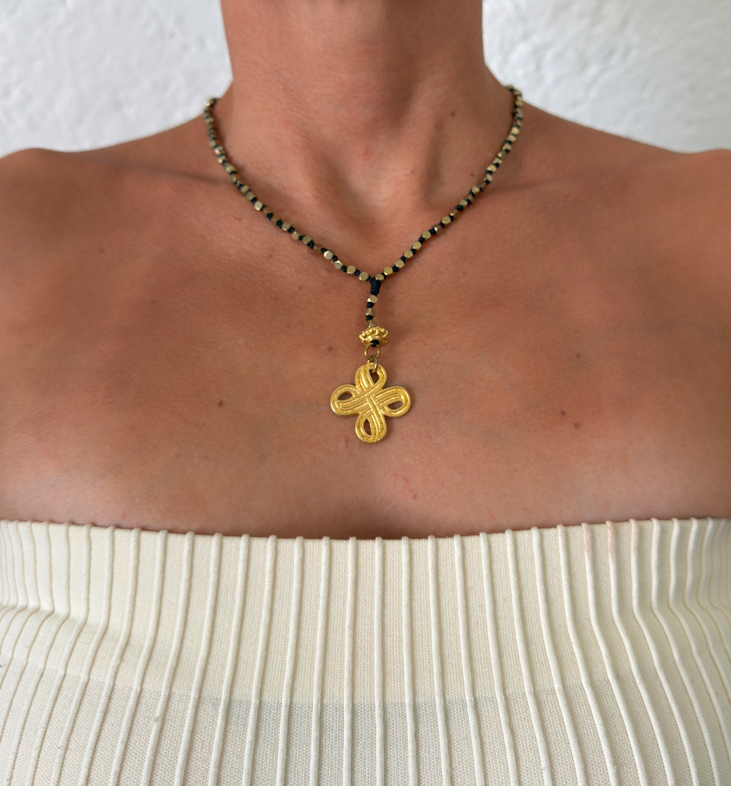 Collar Nudo de Oro